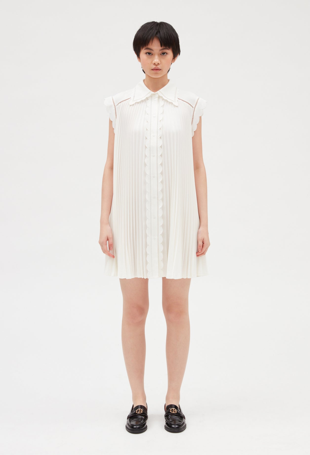 Vestido corto plisado