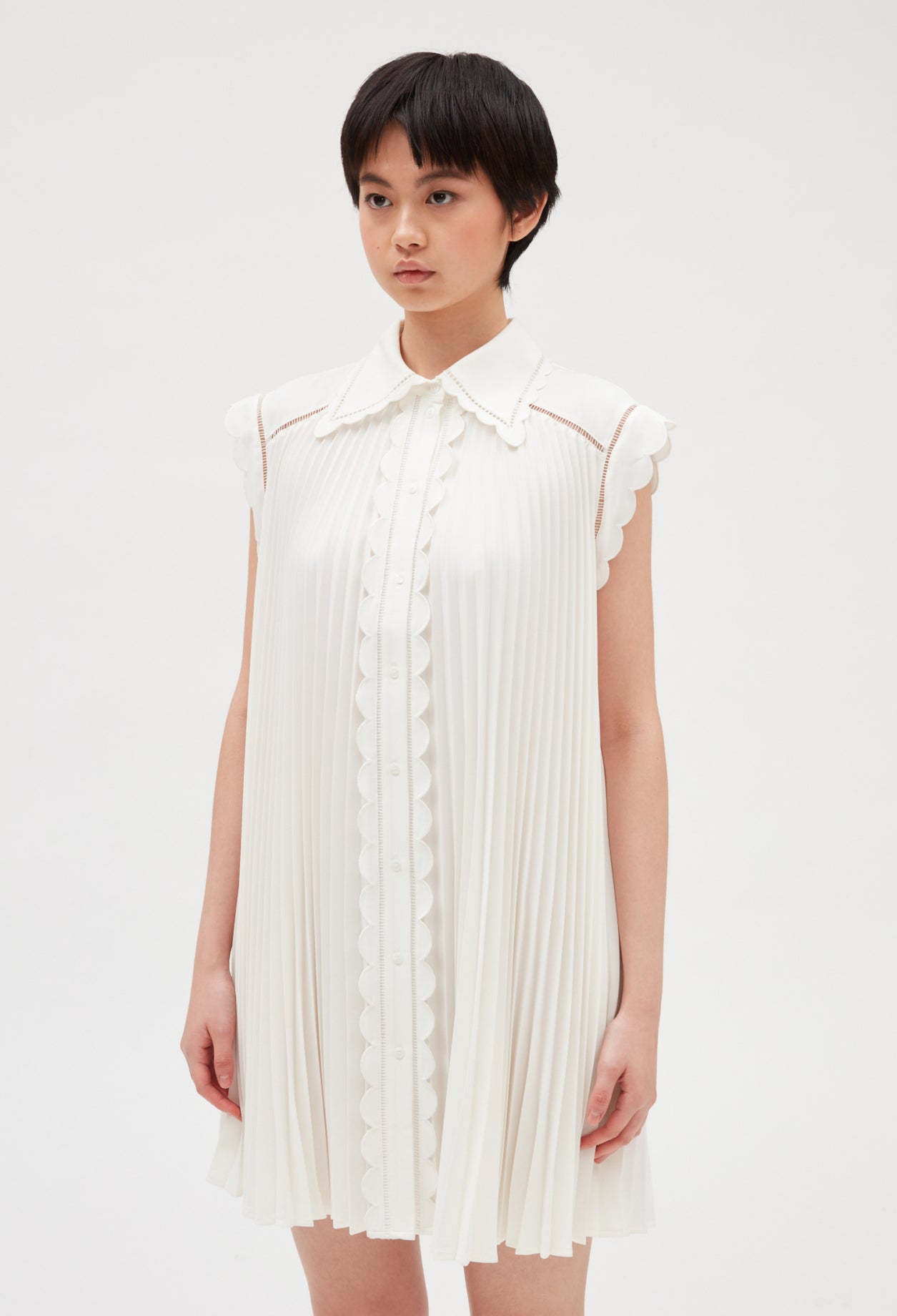 Vestido corto plisado
