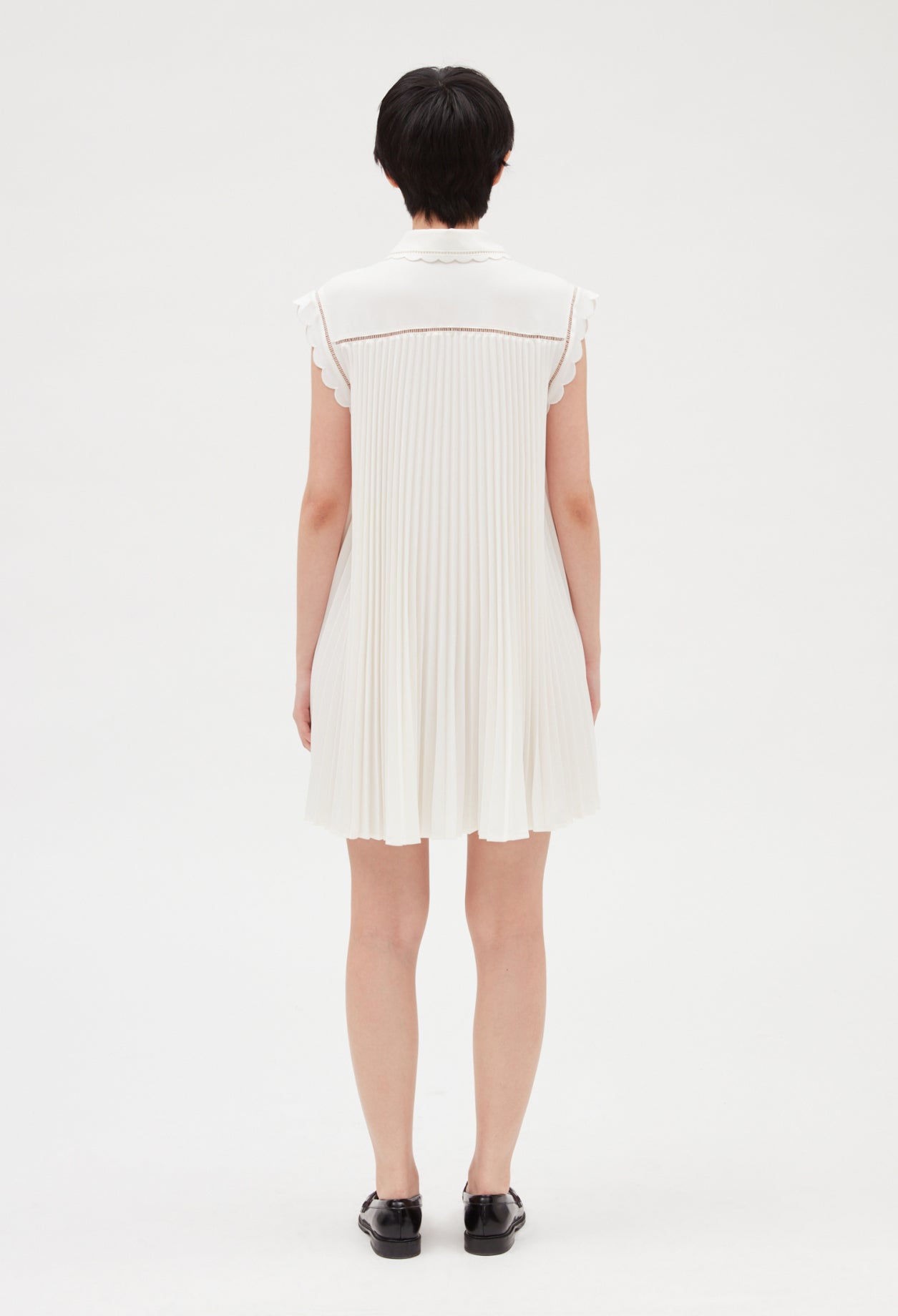 Vestido corto plisado