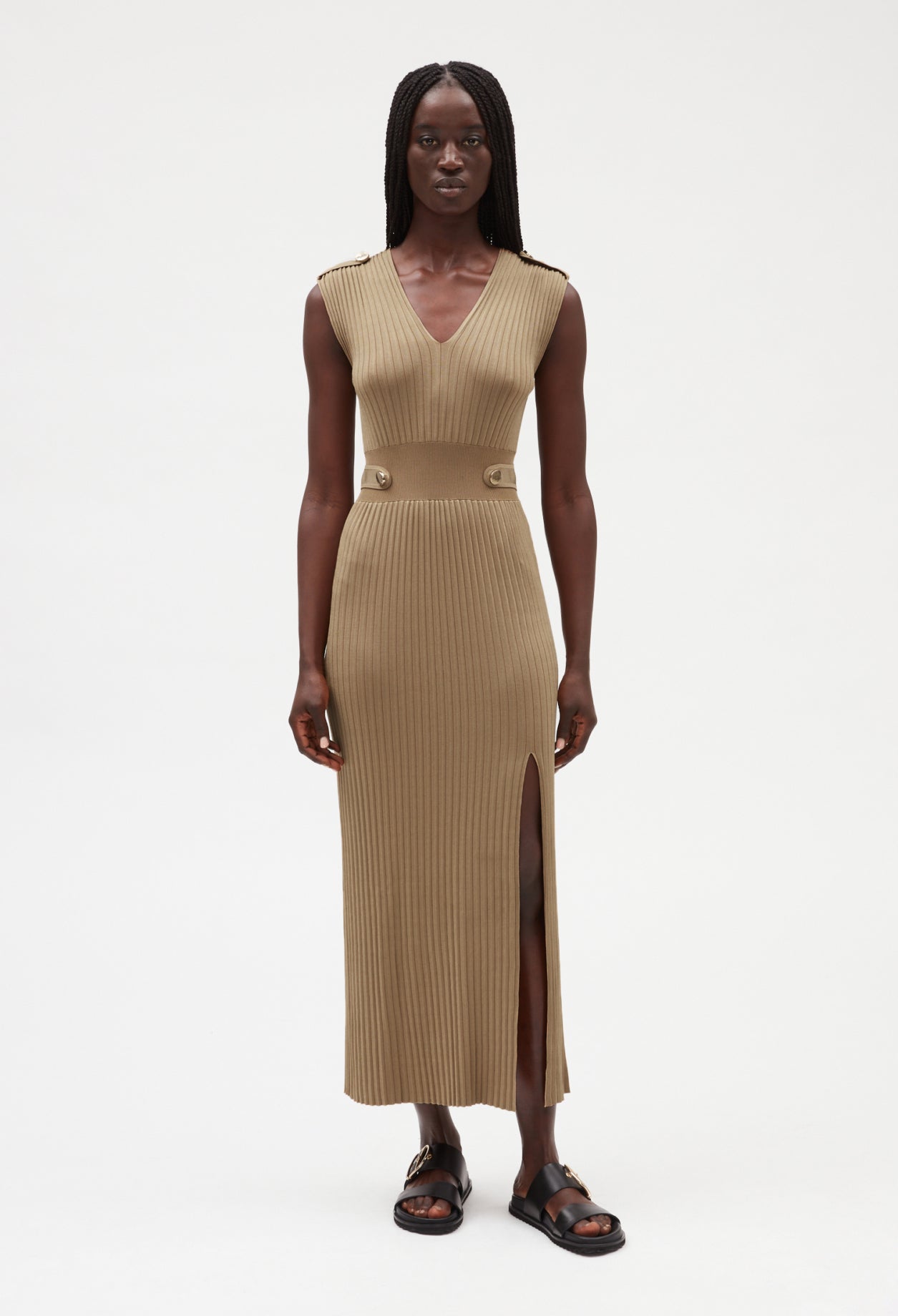 Vestido largo de punto en beige