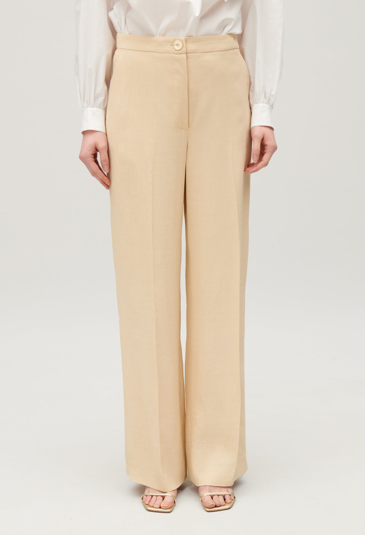 Pantalón ancho en beige