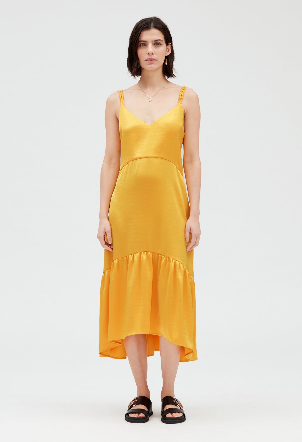 Vestido midi de raso amarillo