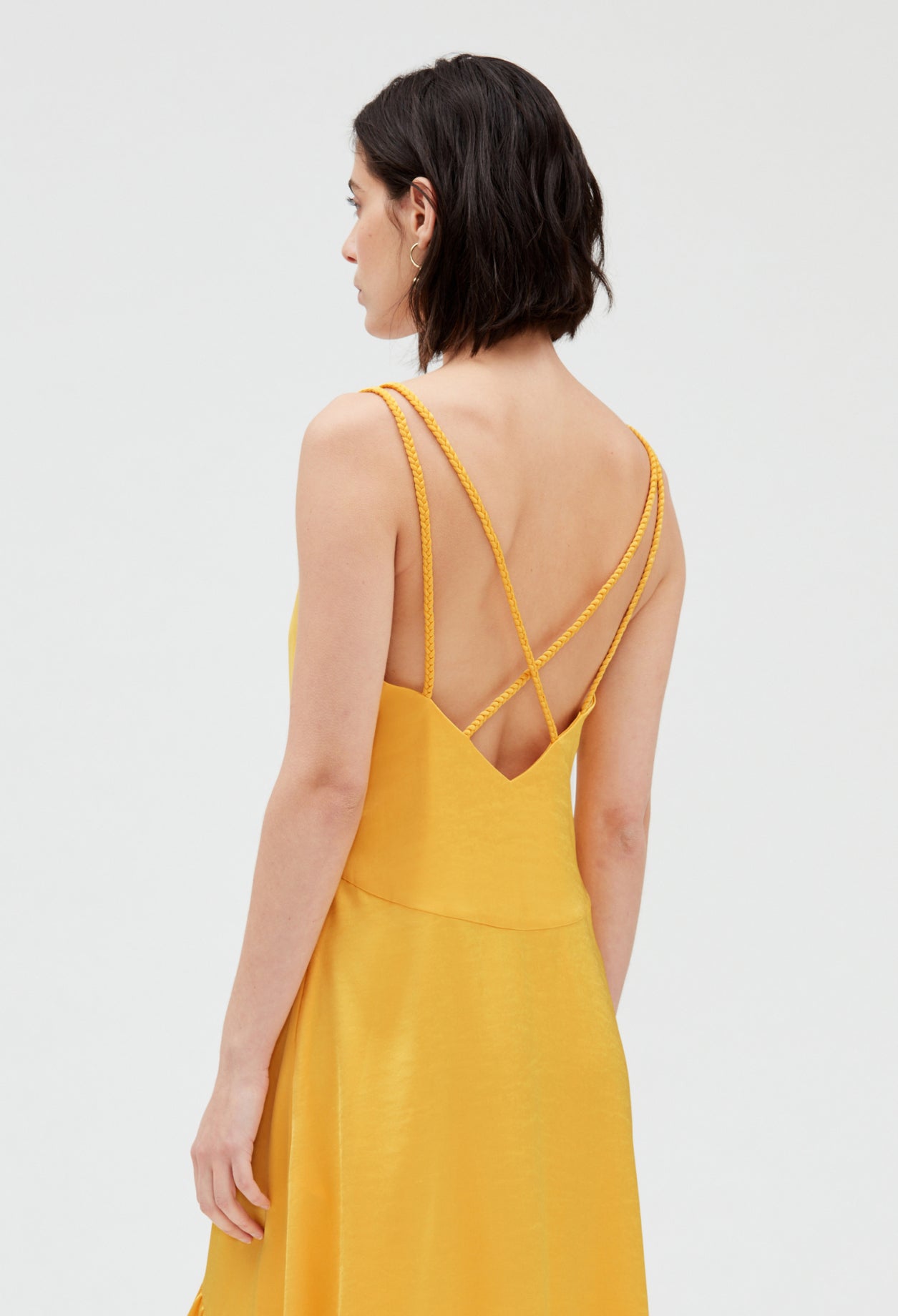 Vestido midi de raso amarillo