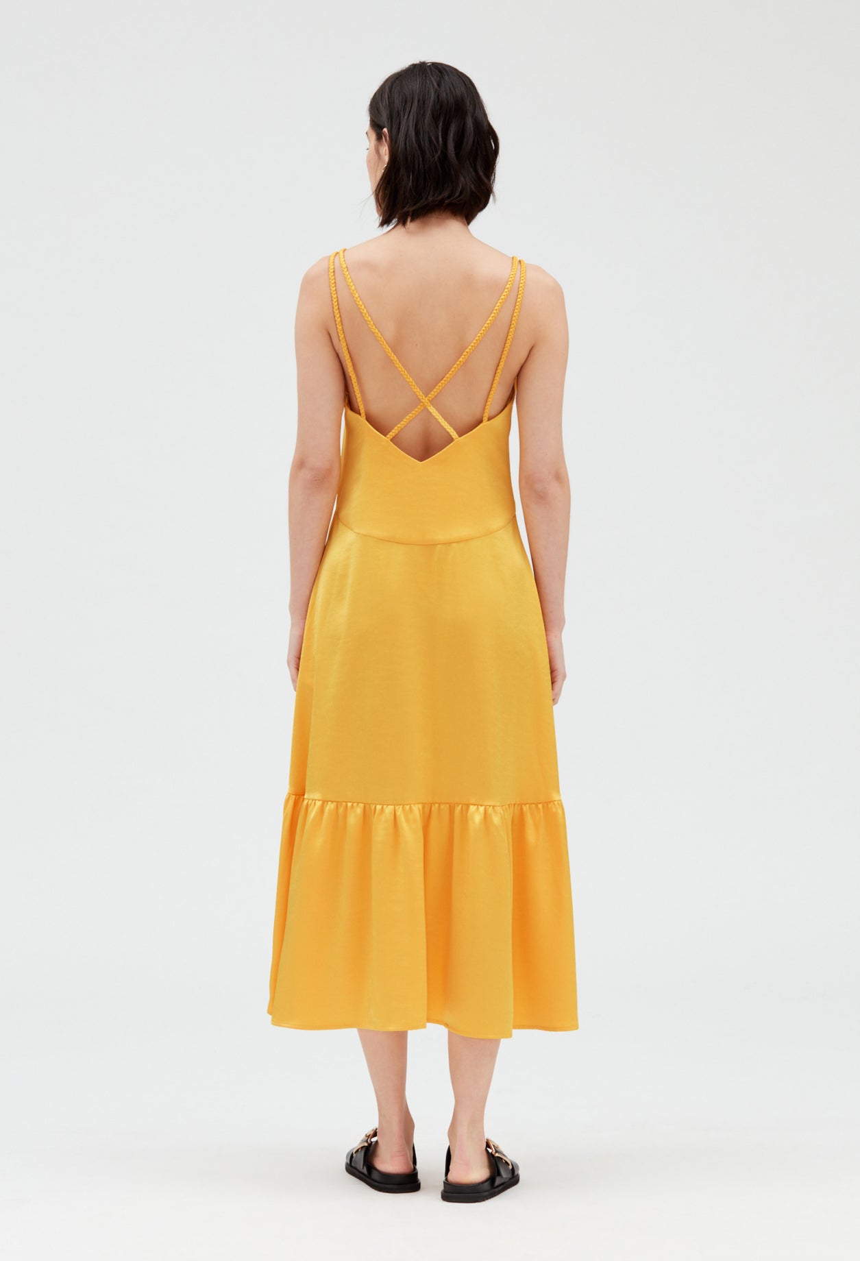 Vestido midi de raso amarillo