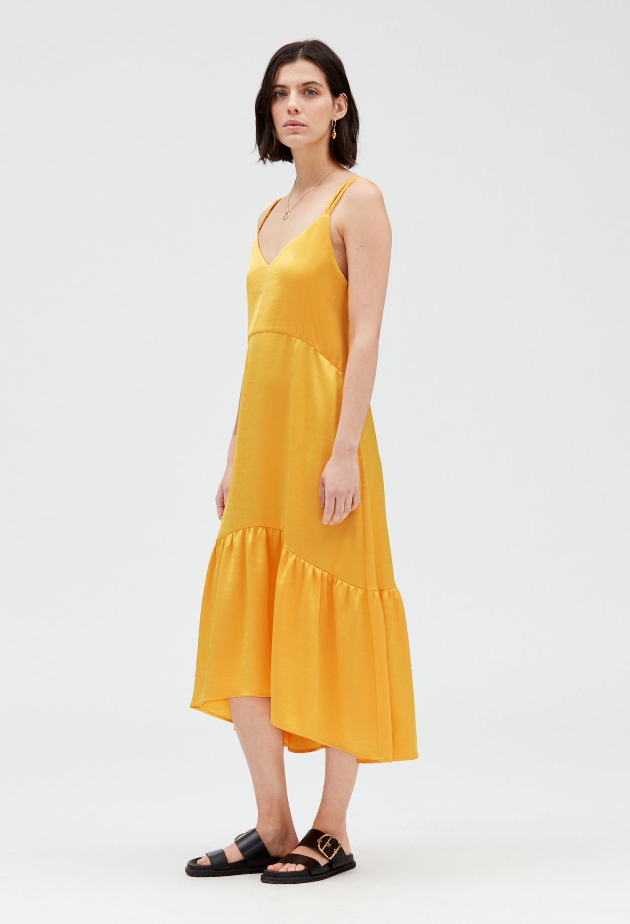 Vestido midi de raso amarillo